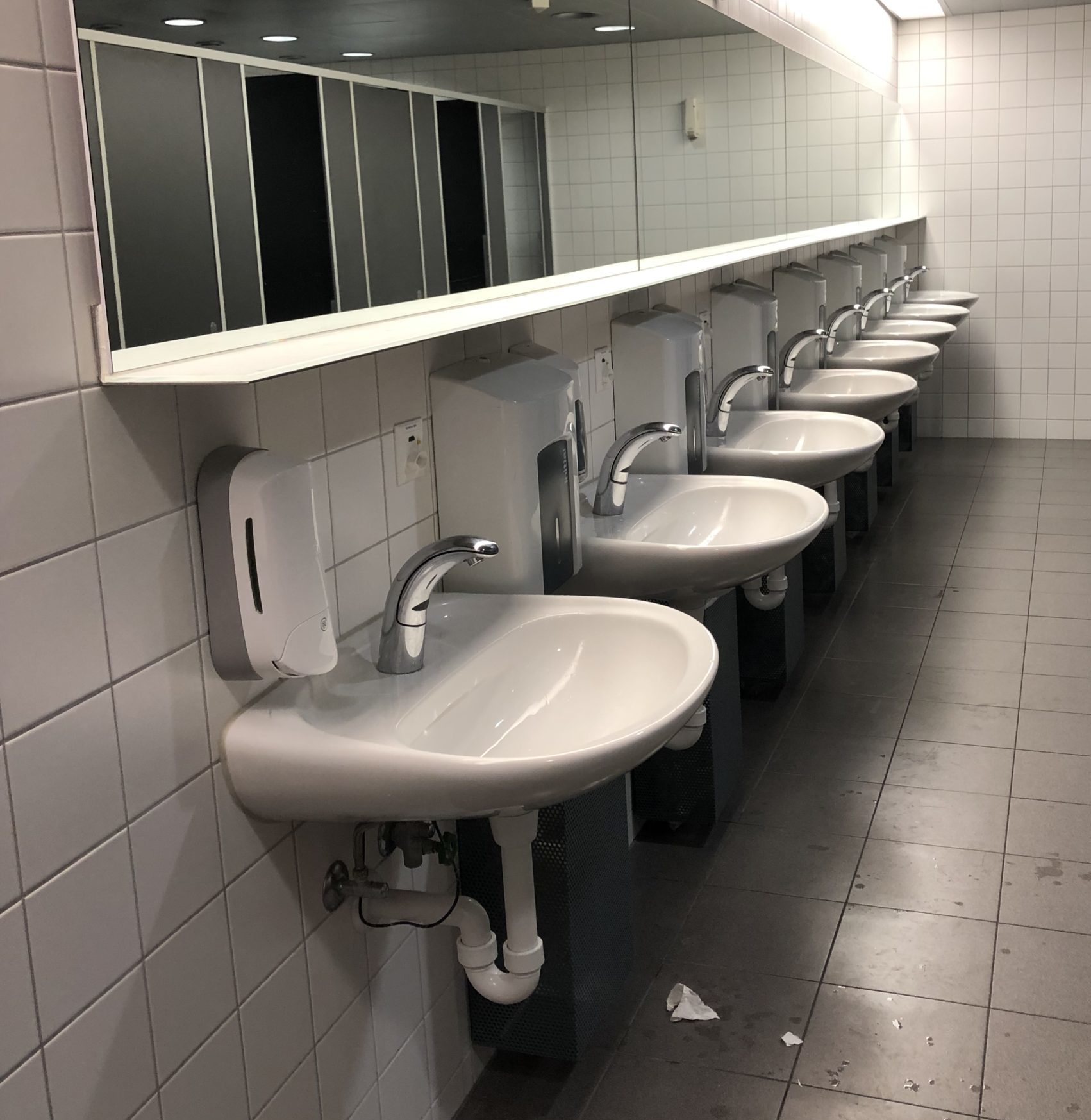 Row of sinks in airport washroom